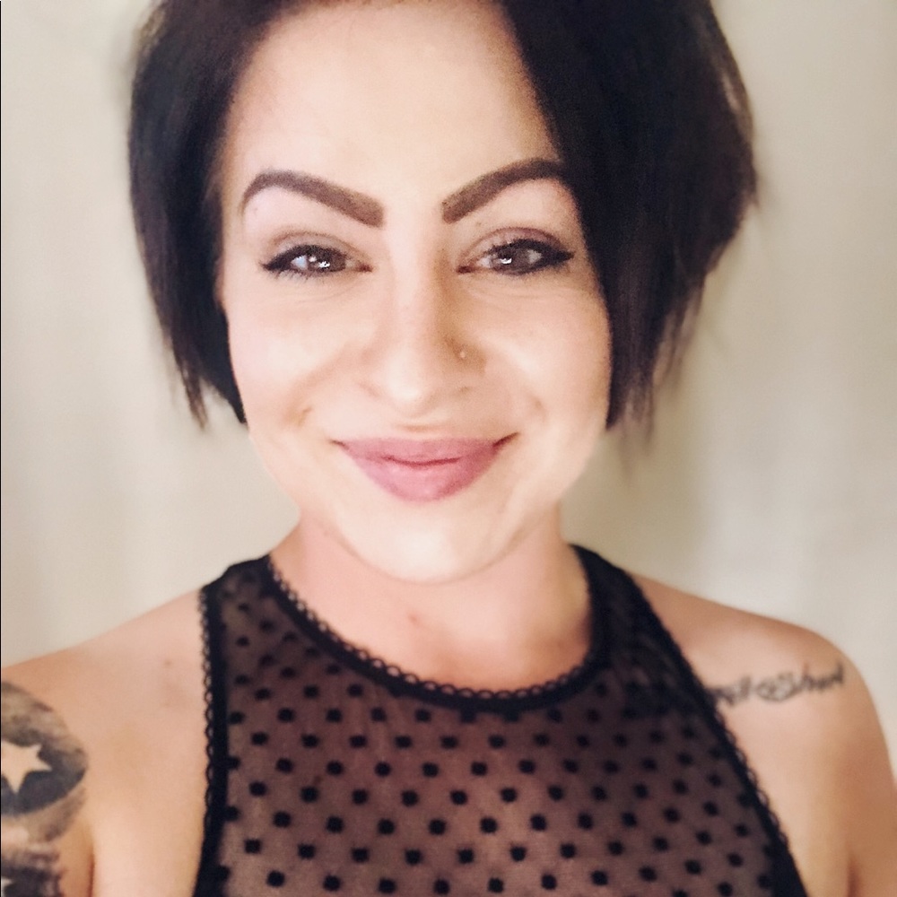 Meet your Posher, Ashley